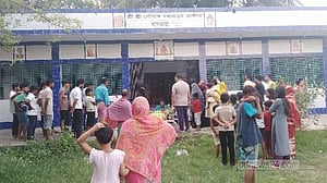 নবাবগঞ্জে অসুস্থ হয়ে মন্দিরেই প্রাণ গেল পুরোহিতের