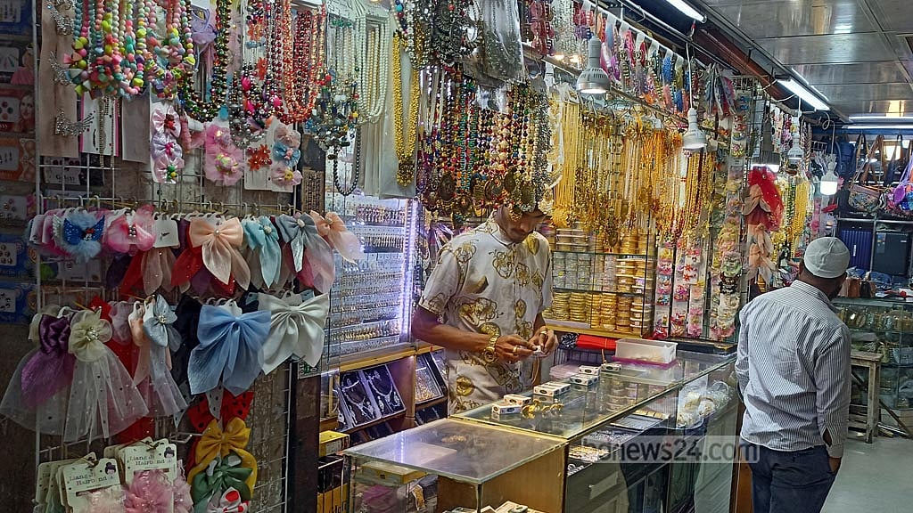 ঈদে চাই গয়না, চলছে চলতি-সাবেকি দুই ধারাই
