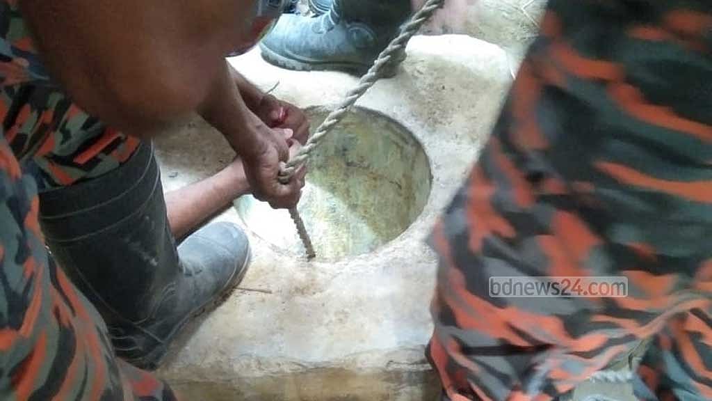 চাঁপাইনবাবগঞ্জে পরিত্যক্ত নলকূপের পাইপে পড়ে যুবকের মৃত্যু