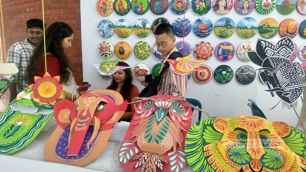 মঙ্গল শোভাযাত্রায় এবার অন্ধকার ভেদ করে আলো জ্বালার বার্তা