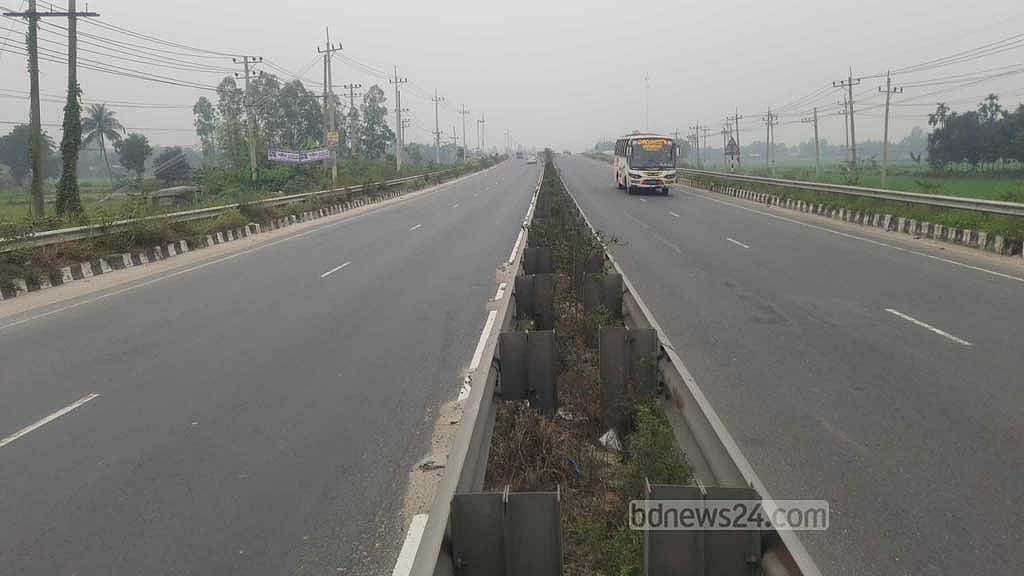 নির্জনতা নেমেছে ঢাকা-টাঙ্গাইল মহাসড়কে