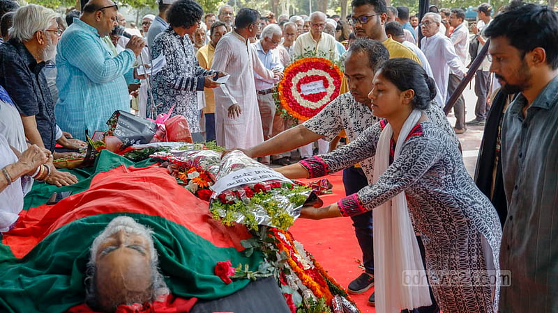 কেন্দ্রীয় শহীদ মিনারে শিব নারায়ণ দাশের প্রতি সর্বস্তরের মানুষের শ্রদ্ধা।