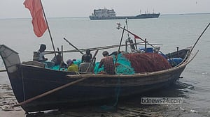 ‘নাও বাওয়া মানা, ঈদে সন্তানগো কিছু দিমু উপায় দেহি না’
