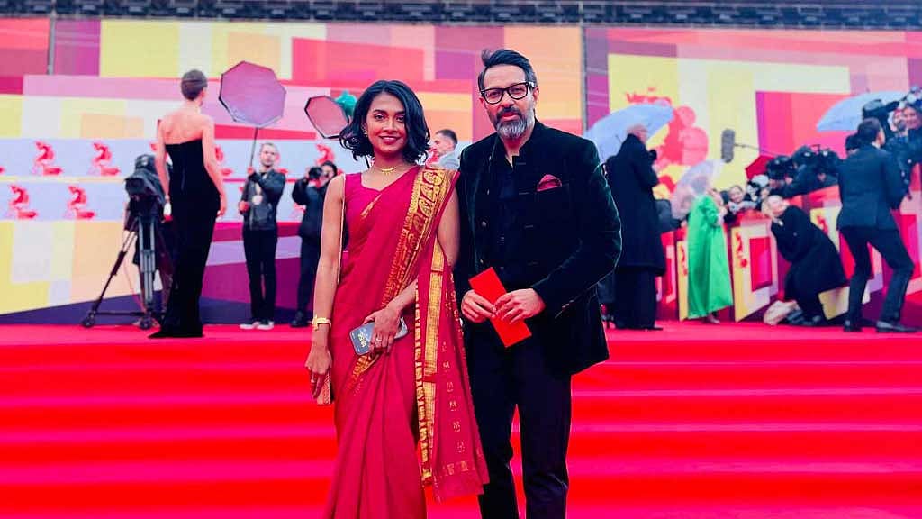 মস্কো উৎসবে ‘নির্বাণ’, লাল গালিচায় শাড়িতে ‘মুগ্ধতা’ ছড়িয়েছেন অর্চি