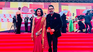 মস্কো উৎসবে ‘নির্বাণ’, লাল গালিচায় শাড়িতে ‘মুগ্ধতা’ ছড়িয়েছেন অর্চি