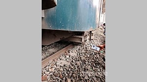 যমুনা এক্সপ্রেসের লাইনচ্যুত বগি উদ্ধার, ঢাকামুখী পথ সচল