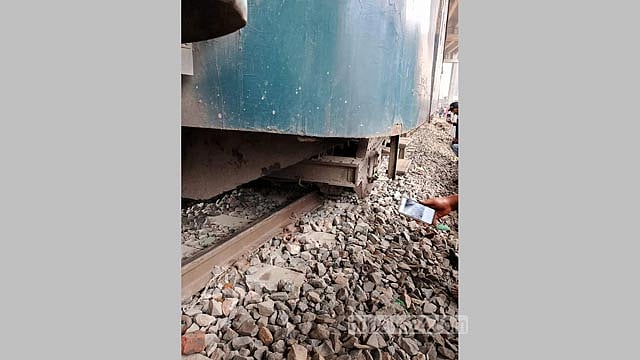 যমুনা এক্সপ্রেসের লাইনচ্যুত বগি উদ্ধার, ঢাকামুখী পথ সচল