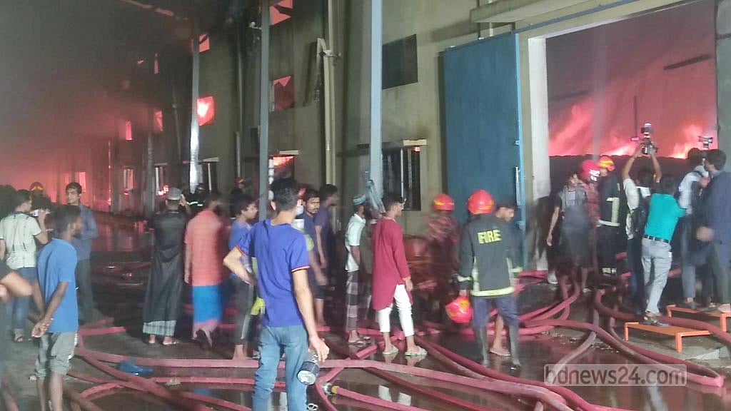 খুলনায় পাটকলে আগুন: ৮ ঘণ্টার চেষ্টায় নিয়ন্ত্রণে