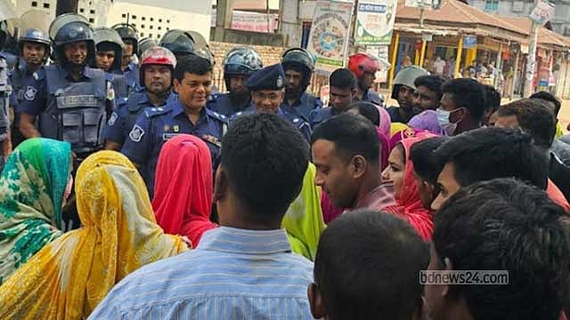 বেতন-বোনাসের দাবিতে গাজীপুরে শ্রমিকদের বিক্ষোভ ও কর্মবিরতি