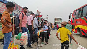 নারায়ণগঞ্জে যাত্রী কম তবু অতিরিক্ত ভাড়ার অভিযোগ