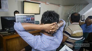 এক ধাক্কায় ডিএসই সূচক তিন বছর আগের অবস্থানে
