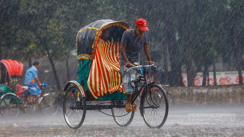 ঢাকায় বৈশাখের শুরু থেকে ‍বৃষ্টির দেখা না মিললেও ছিল প্রচণ্ড রোদ ও গরম। সেই গরম কিছুটা কাটে মঙ্গলবার বিকালের এক পশলা বৃষ্টিতে।