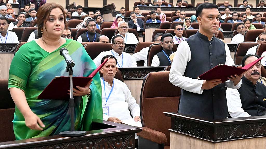 শপথ নিলেন মেয়র টিটু ও সূচনা