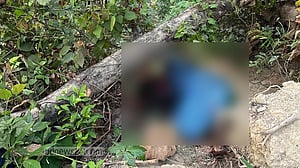 টিলা থেকে ‘মানসিক ভারসাম্যহীন’ নারীর লাশ উদ্ধার