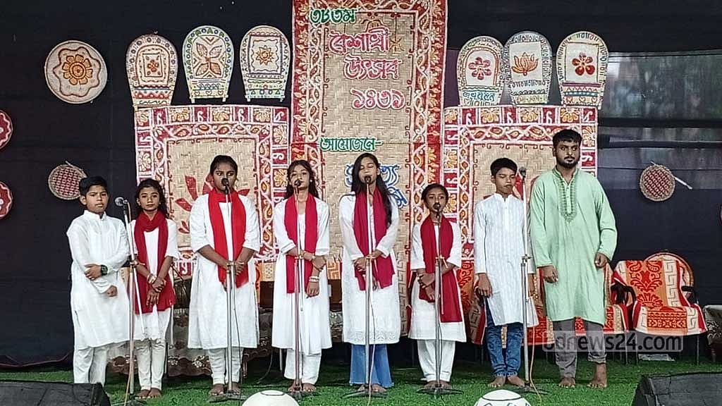 নাচ-গান-আবৃত্তিতে ব্রাহ্মণবাড়িয়ায় জমে উঠেছে বৈশাখী উৎসব