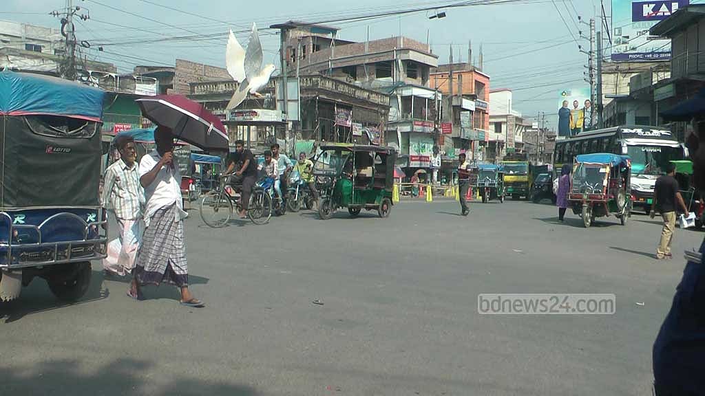 চুয়াডাঙ্গায় তাপ চড়েছে ৪০.৮ ডিগ্রিতে, সড়কে চলাচল কম