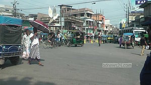 চুয়াডাঙ্গায় তাপ চড়েছে ৪০.৮ ডিগ্রিতে, সড়কে চলাচল কম