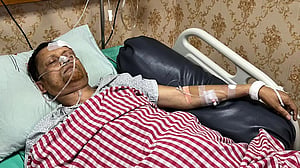 চট্টগ্রামে ‘কিশোর গ্যাংয়ের’ হামলার শিকার সেই চিকিৎসককে বাঁচানো গেল না
