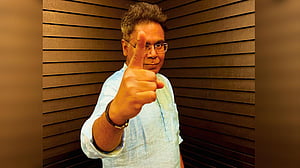 সবাই আমাকে গল্পকার হিসেবেই পেতে চাইছে: মীর