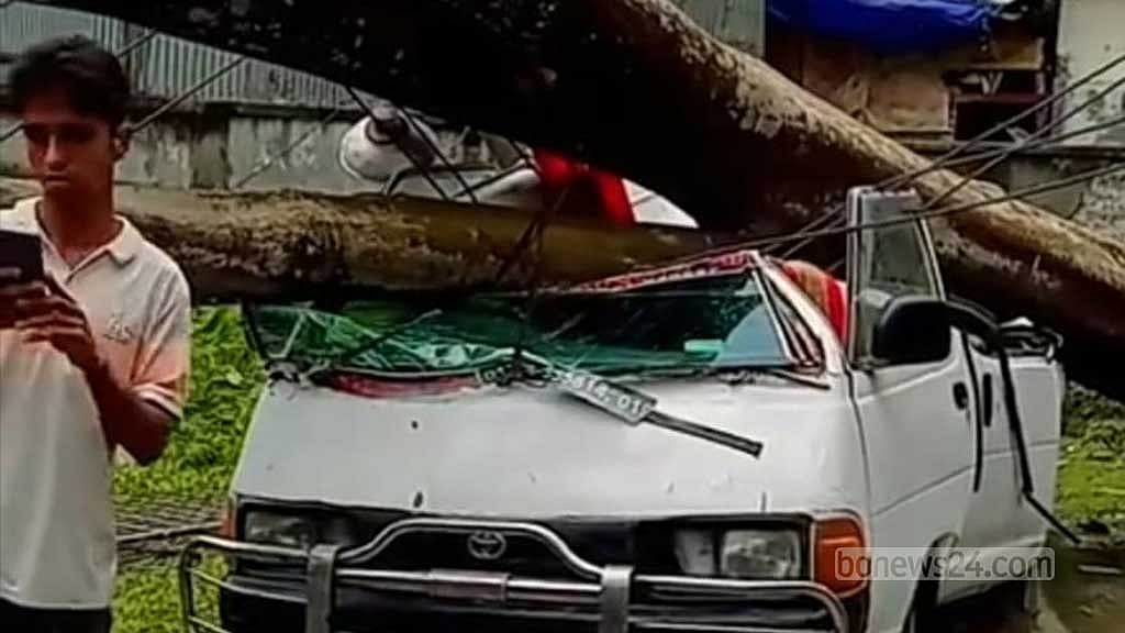 নয় জেলায় ঝড়-বজ্রপাতে প্রাণ গেল ১২ জনের