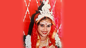 এই অভিনেত্রী অর্মত্য সেনের কে হন?