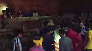 ভারতের ছত্তিশগড়ে যাত্রীবাহী বাস দুর্ঘটনায় নিহত ১২