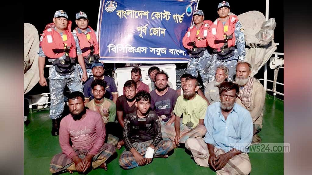 ইঞ্জিন বিকল হয়ে ৪ দিন গভীর সমুদ্রে ভাসছিল জেলে নৌকা