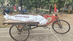 গোপালগঞ্জে নিজ বাড়িতে যুবককে গলাকেটে হত্যা