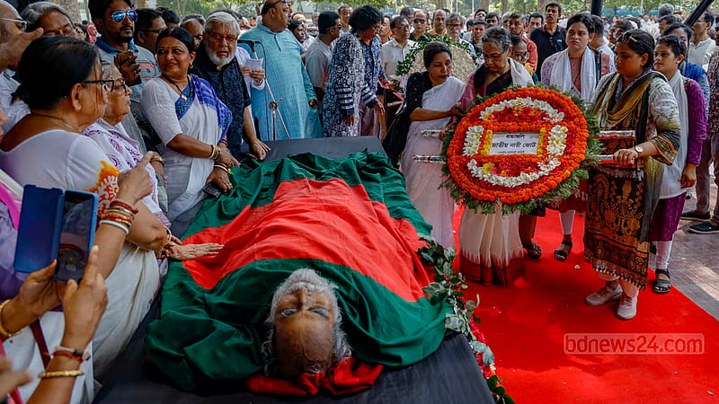 কেন্দ্রীয় শহীদ মিনারে শিব নারায়ণ দাশকে বিভিন্ন সংগঠনের পক্ষ থেকে শ্রদ্ধা নিবেদন করা হয়।