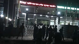 গোপালগঞ্জে সংঘর্ষে আহত ২০, থামাতে কাঁদানে গ্যাস