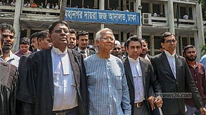 অর্থ আত্মসাৎ: ইউনূসের বিরুদ্ধে অভিযোগপত্র আমলে নিয়েছে আদালত