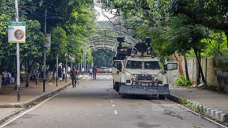 ১৫ অগাস্ট বঙ্গবন্ধু শেখ মুজিবুর রহমানের মৃত্যুবার্ষিকী কেন্দ্র করে বৃহস্পতিবার রাত থেকে ধানমন্ডির ৩২ নম্বর এলাকায় নিরাপত্তা জোরদার করা হয়
