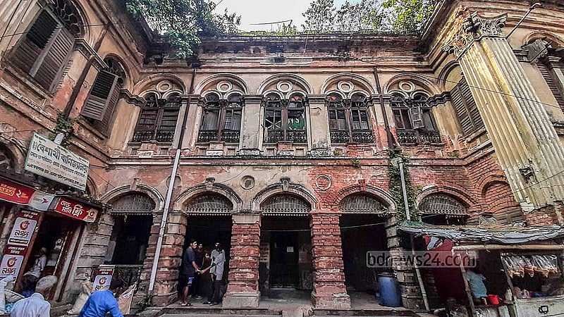 সংরক্ষণের উদ্যোগ না থাকায় ধ্বংস হতে চলেছে পুরান ঢাকার ঐতিহাসিক ‘রূপলাল হাউজ’