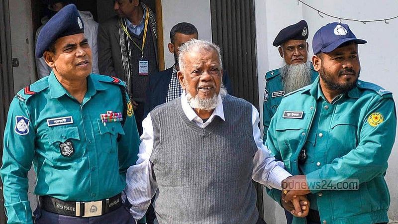 আন্তর্জাতিক অপরাধ ট্রাইব্যুনাল থেকে মঙ্গলবার কারাগারে নিয়ে যাওয়া হচ্ছে আওয়ামী লীগ নেতা ও সাবেক মন্ত্রী আমির হোসেন আমুকে।