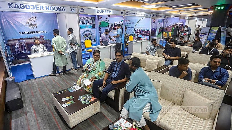 রাজধানীর আগারগাঁওয়ে পর্যটন ভবনে শুক্রবার শুরু হয়েছে হাউজবোট মেলা