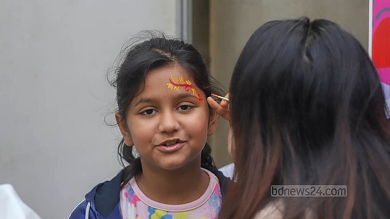 ঢাকার গুলশানে বিচারপতি শাহাবুদ্দিন পার্কে ‘ফান ফেয়ারে’ শিশুদের জন্য রাখা হয় নানা আয়োজন
