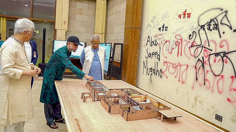 জুলাই গণঅভ্যুত্থান দিবসে মঙ্গলবার গণভবনে নির্মাণাধীন ‘জুলাই গণঅভ্যুত্থান স্মৃতি জাদুঘর’ ঘুরে দেখেন প্রধান উপদেষ্টা মুহাম্মদ ইউনূস