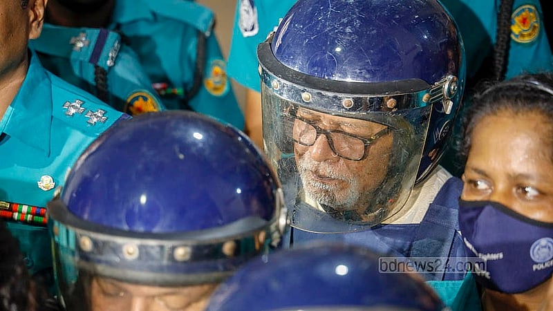রাজধানীর শেরে বাংলা নগর থানার মামলায় গ্রেপ্তার সাবেক প্রধান নির্বাচন কমিশনার (সিইসি) কে এম নূরুল হুদাকে সোমবার ঢাকার মূখ্য মহানগর হাকিম আদালতে হাজির করা হয়