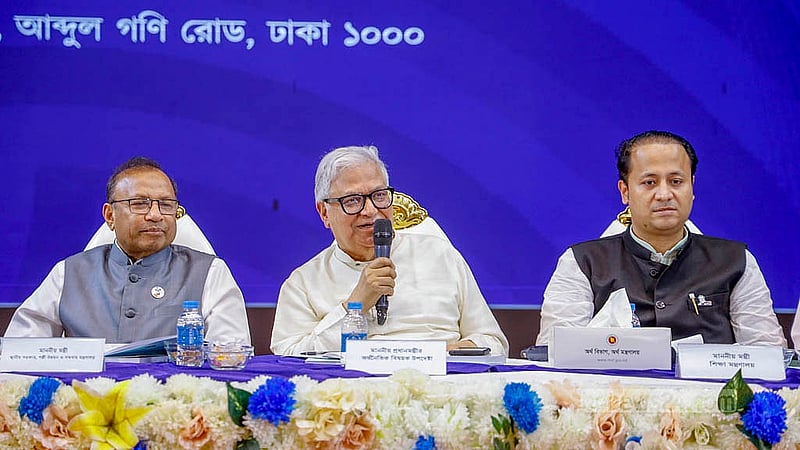 ২০২৪-২৫ অর্থবছরের বাজেট উপস্থাপনের পরদিন শুক্রবার ঢাকার ওসমানী স্মৃতি মিলনায়তনে বাজেট পরবর্তী সংবাদ সম্মেলনে সাংবাদিকদের প্রশ্নের উত্তর দেন প্রধানমন্ত্রীর অর্থনৈতিক বিষয়ক উপদেষ্টা মসিউর রহমান