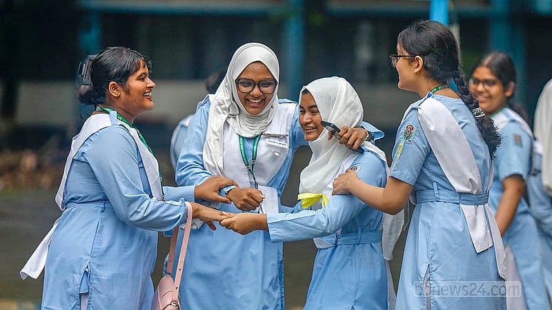 মাধ্যমিকে ভালো ফলাফলে উল্লসিত ভিকারুননিসা নূন স্কুল এন্ড কলেজের শিক্ষার্থীরা