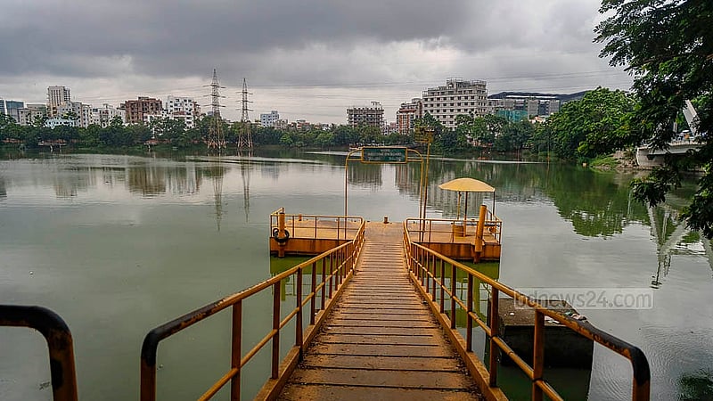 হাতিরঝিলে ওয়াটার ট্যাক্সি চলাচল বন্ধ থাকায় সুনসান রামপুরা ব্রিজ ঘাট