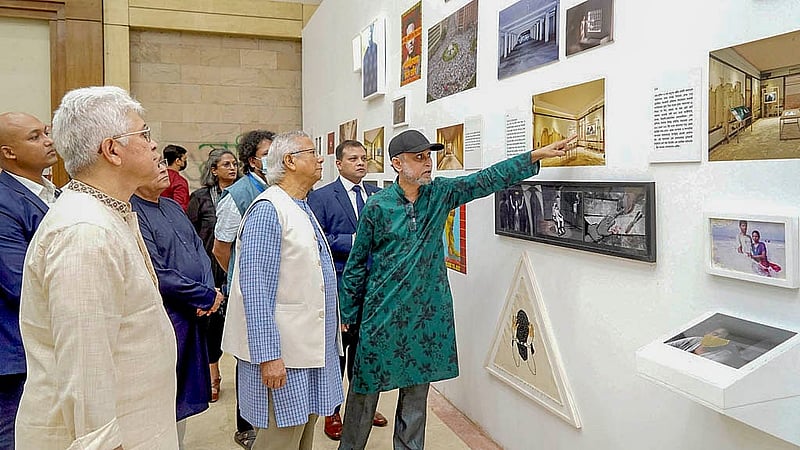 জুলাই গণঅভ্যুত্থান দিবসে গণভবনে নির্মাণাধীন ‘জুলাই গণঅভ্যুত্থান স্মৃতি জাদুঘর’ এর বিভিন্ন সংগ্রহ প্রধান উপদেষ্টাকে দেখান সংস্কৃতি বিষয়ক উপদেষ্টা মোস্তফা সরয়ার ফারুকী