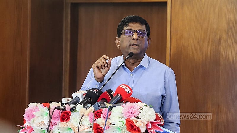 ঢাকা উত্তর সিটির নগর ভবনে শনিবার ই-রিকশা প্রশিক্ষকদের প্রশিক্ষণ কর্মসূচির উদ্বোধনী অনুষ্ঠানে বক্তব্য রাখেন প্রধান উপদেষ্টার বিশেষ সহকারী লেফটেন্যান্ট জেনারেল (অব.) আব্দুল হাফিজ