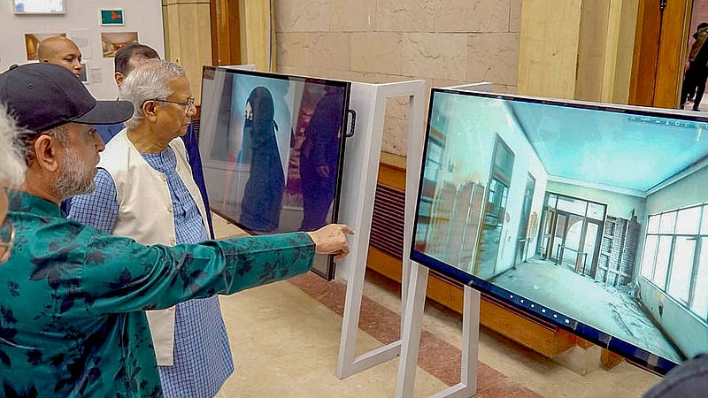 জুলাই গণঅভ্যুত্থানের নানা স্মৃতি সংরক্ষণ করা হচ্ছে গণভবনে ‘জুলাই গণঅভ্যুত্থান স্মৃতি জাদুঘরে’; মঙ্গলবার অভ্যুত্থানের বর্ষপূর্তিতে সেগুলো ঘুরে ঘুরে দেখেন প্রধান উপদেষ্টা মুহাম্মদ ইউনূস