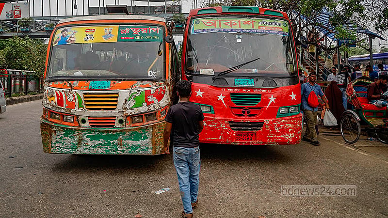 ঢাকার সড়কে নামলেই চোখে পড়ে বাস চালকদের অসুস্থ্ প্রতিযোগিতা। বাসের চেহারা নষ্ট হবার অন্যতম কারণ এই পাল্লাপাল্লি