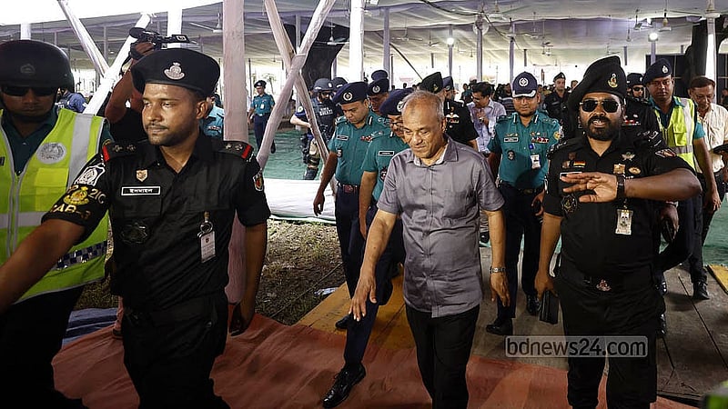 জাতীয় ঈদগাহ ময়দান শুক্রবার পরিদর্শন করেন স্বরাষ্ট্র উপদেষ্টা জাহাঙ্গীর আলম চৌধুরী।
