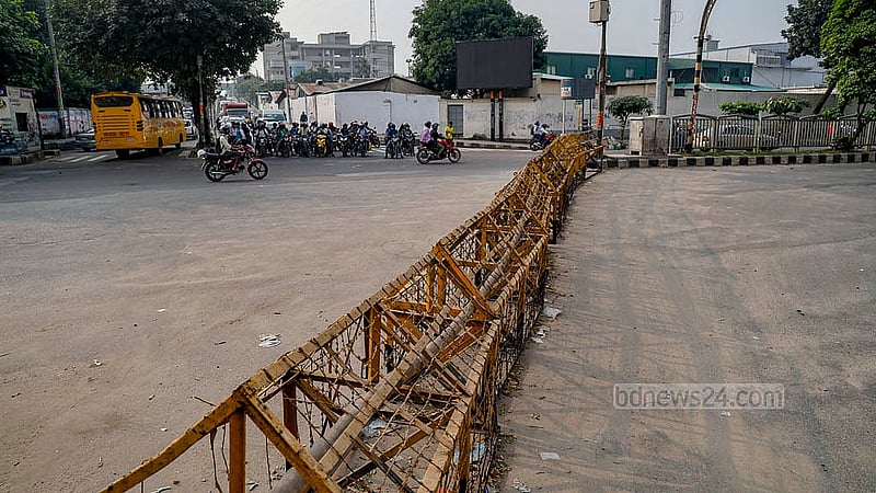 মানিক মিয়া এভিনিউ ছাড়াও ট্রাফিক পুলিশের পরীক্ষামূলক এই পদক্ষেপ নেওয়া হয়েছে তেজগাঁওয়ের লাভ রোডে। শহীদ তাজউদ্দিন আহমেদ সরণি হয়ে বিজয় সরণি ফ্লাইওভার যাওয়ার রাস্তা বন্ধ করে লাভ রোড ঘুরে যেতে হচ্ছে যানবাহনকে