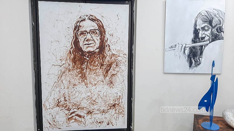 ঢাকা বিশ্ববিদ্যালয়ের চারুকলা অনুষদের জয়নুল গ্যালারিতে শিক্ষক-শিক্ষার্থীদের আঁকা চিত্রকর্মে ফুটে উঠেছে শিল্পী এস এম সুলতানের ছবি
