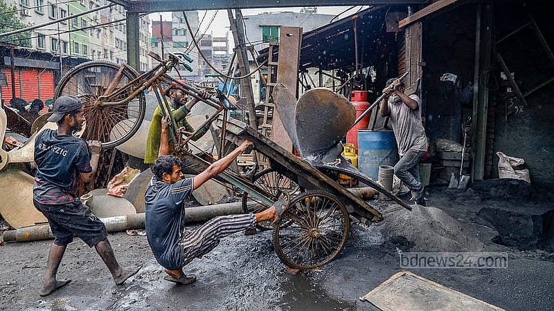 ঢাকার কেরাণীগঞ্জের চরকালীগঞ্জে গড়ে উঠেছে বেশ কিছু প্রপেলার তৈরির কারখানা