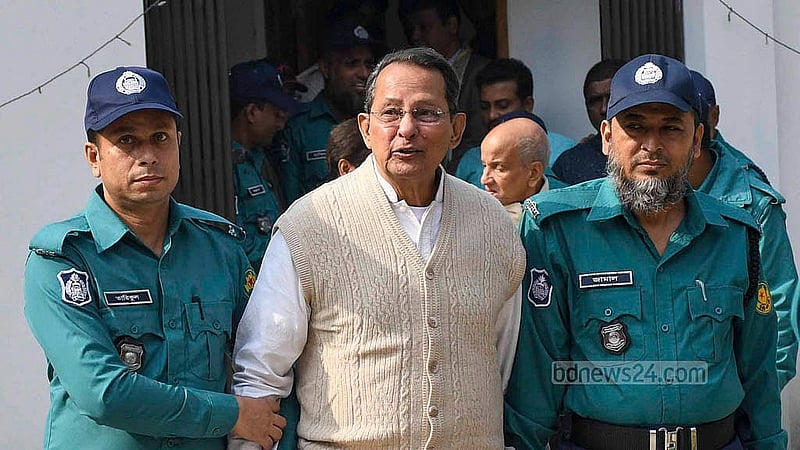 জাতীয় সমাজতান্ত্রিক দল (জাসদ) এর সভাপতি ও সাবেক মন্ত্রী হাসানুল হক ইনুকে মঙ্গলবার আন্তর্জাতিক অপরাধ ট্রাইব্যুনাল থেকে কারাগারে নিয়ে যাওয়া হচ্ছে।